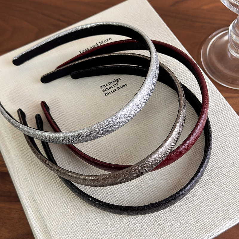 Cienka czerwona skórzana opask – Leatherwork Rings recenzja i cena